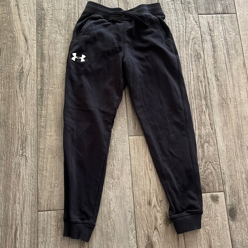 EUC loose fit Under Armour jogger pants, sz M